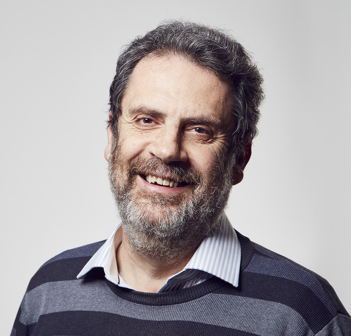 Speaker Simon STUART