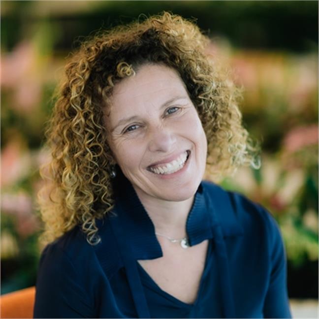 Speaker Erika KOROSI