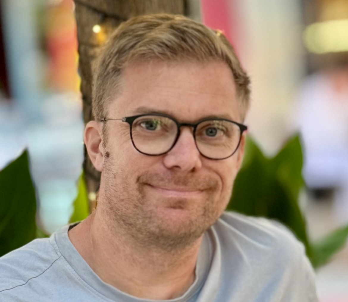 Speaker Simon TARR